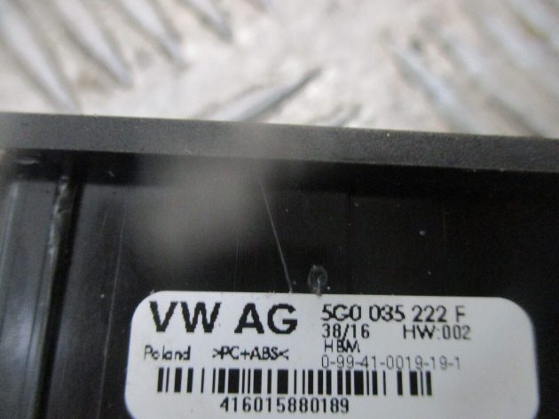 2014 GENUINE VW GOLF MK7 SPORTSVAN USB AUX CONNECTOR PORT INSERT 5G0035222F - Image 3