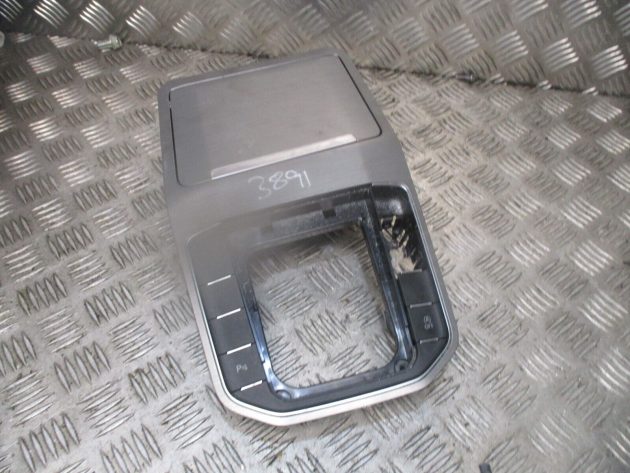 2014 VW GOLF MK7 SPORTSVAN CENTRE CONSOLE GEAR LEVER SURROUND 518863284B OEM - Image 2