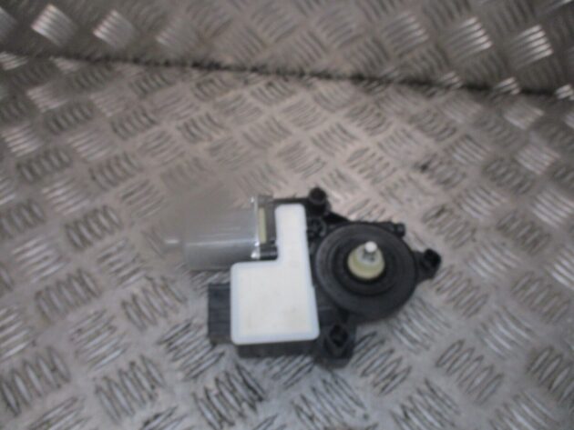 2018 GENUINE SEAT ARONA FRONT RIGHT DRIVER SIDE DOOR WINDOW MOTOR 2Q2959881C - Image 2