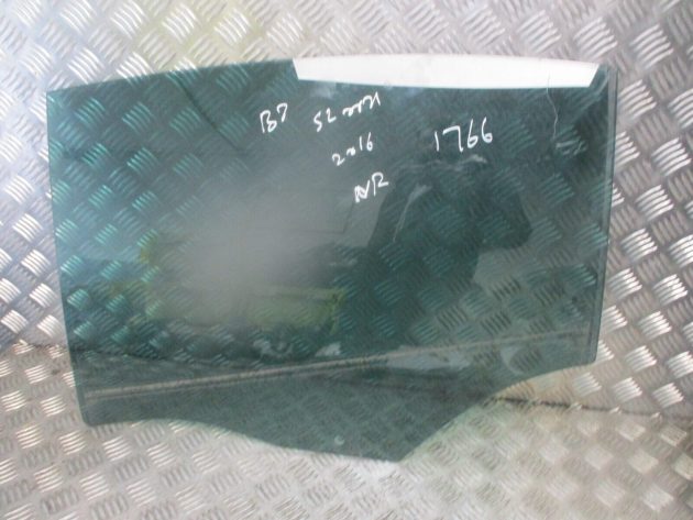 2017 GENUINE PASSAT B8 SALOON REAR LEFT PASSENGER SIDE DOOR WINDOW GLASS NSR - Image 2