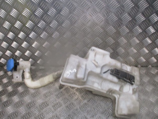 2014 GENUINE VW JETTA FRONT WINDSCREEN WASHER BOTTLE 5C6955453Q - Image 2