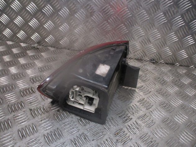 2014 GENUINE VW JETTA REAR RIGHT DRIVER SIDE BODY TAILLIGHT LAMP OSR - Image 3