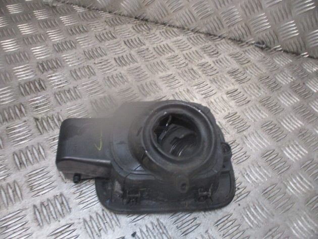 2014 GENUINE VW JETTA REAR FUEL FILLER FLAP CAP COVER 5C6809857 - Image 3