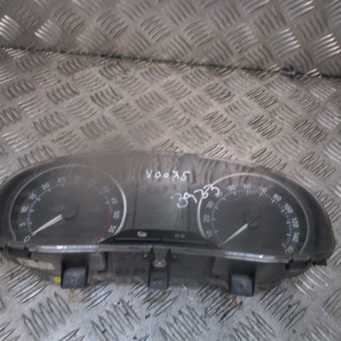 2013 GENUINE SKODA RAPID SPEEDOMETER INSTRUMENT CLUSTER CLOCK 5JA920910C