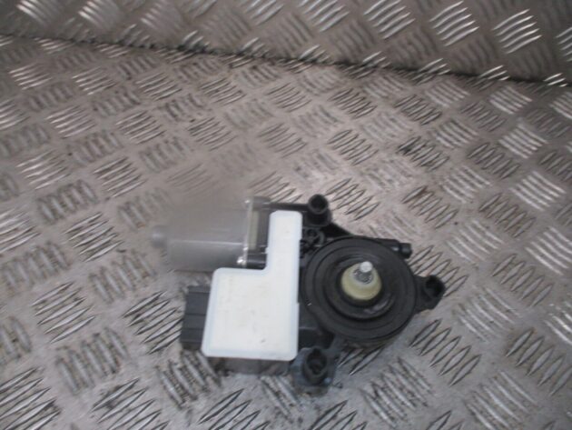 2018 GENUINE SEAT ARONA FRONT RIGHT DRIVER SIDE DOOR WINDOW MOTOR 2Q2959881C - Image 2