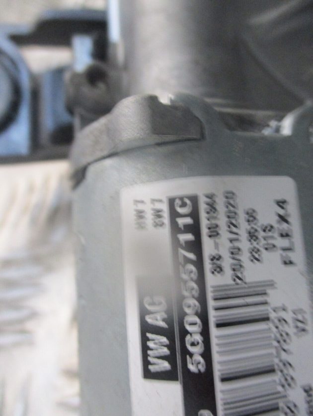 2015 GENUINE VW GOLF MK7 REAR WINDSCREEN WIPER MOTOR 5G0955711C - Image 4