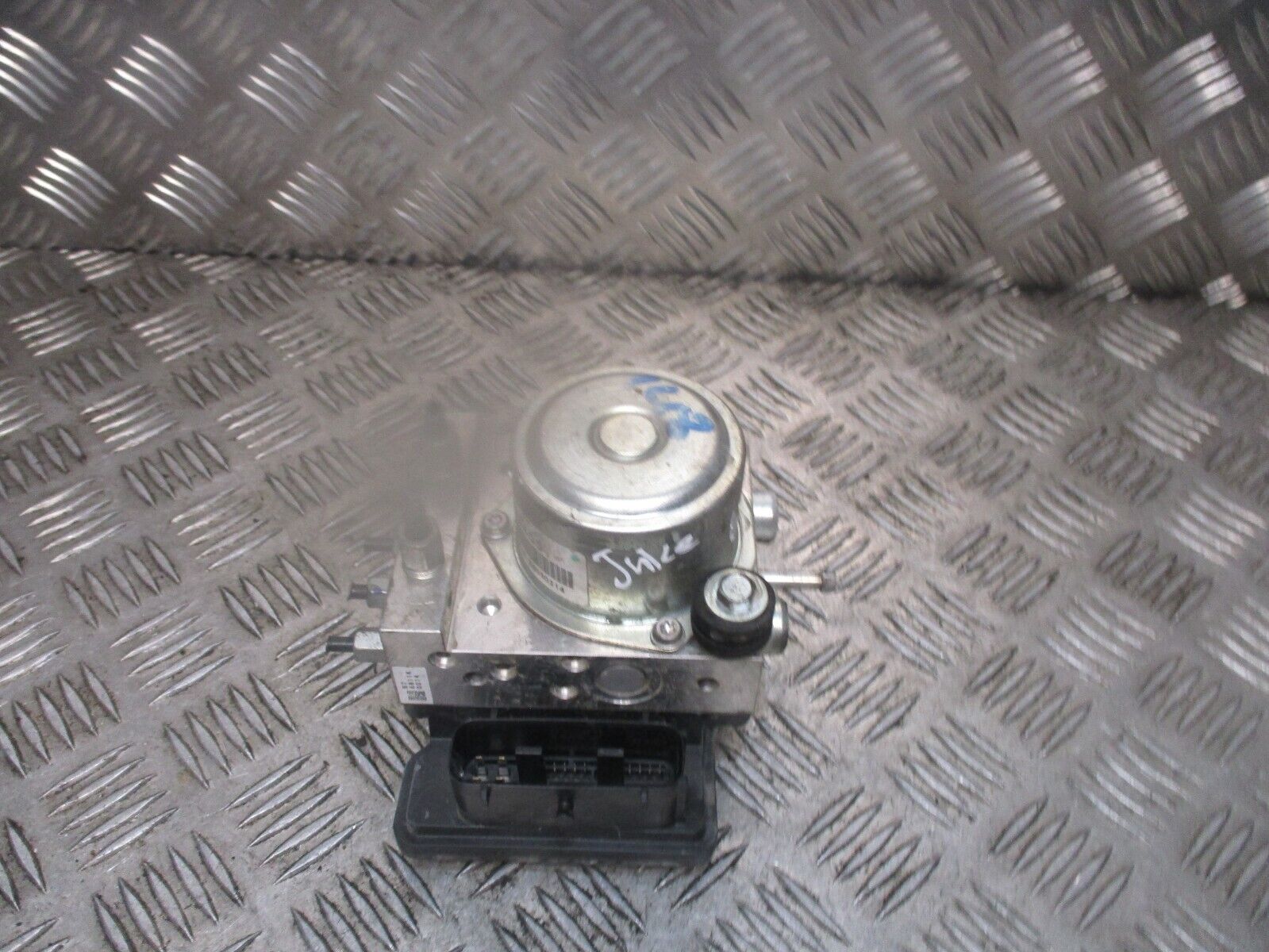 2015 GENUINE NISSAN JUKE ABS PUMP CONTROL MODULE UNIT