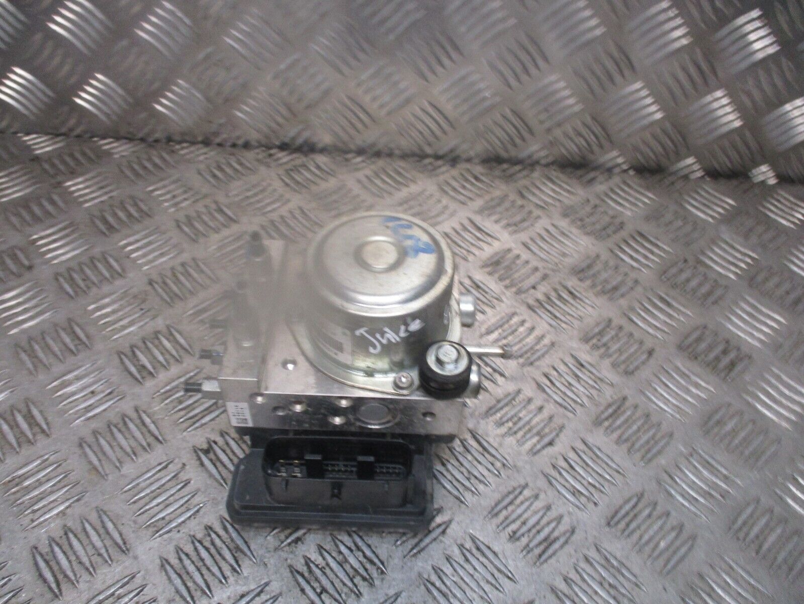 2015 GENUINE NISSAN JUKE ABS PUMP CONTROL MODULE UNIT - Image 2