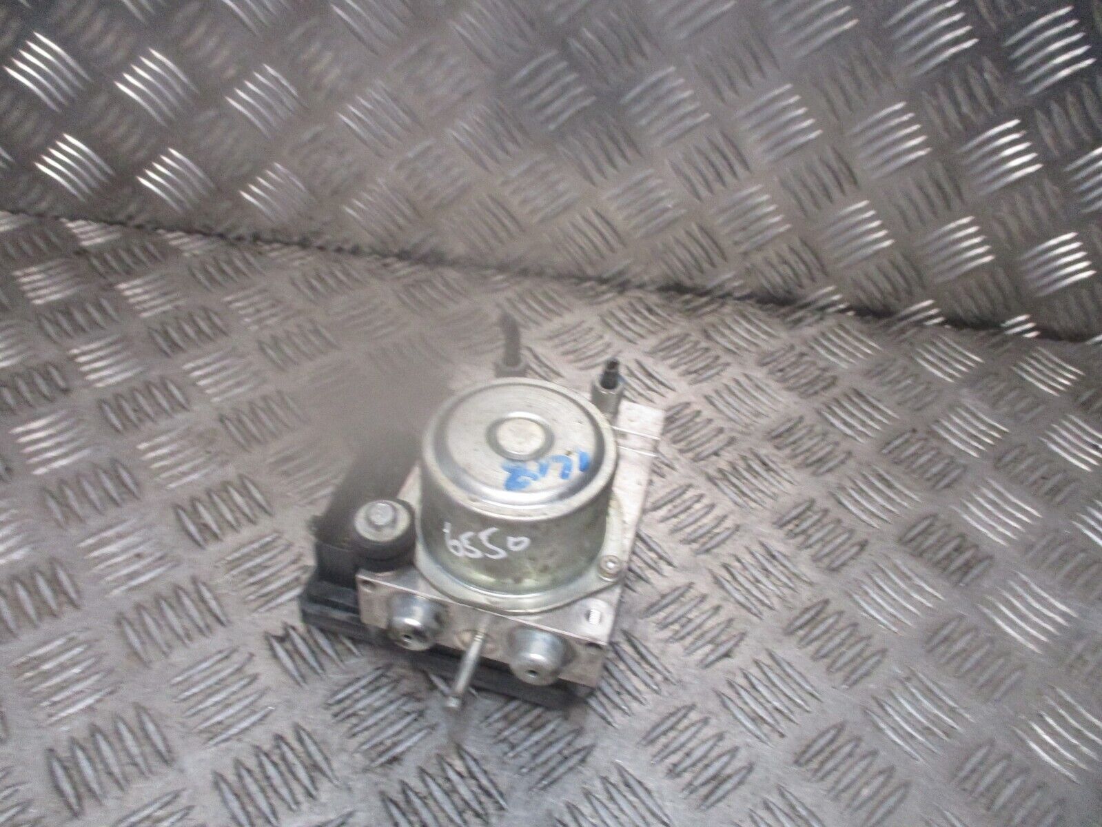 2015 GENUINE NISSAN JUKE ABS PUMP CONTROL MODULE UNIT - Image 3