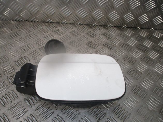 2011 GENUINE AUDI A4 SALOON REAR FUEL FILLER FLAP CAP COVER 8K0809999A - Image 2