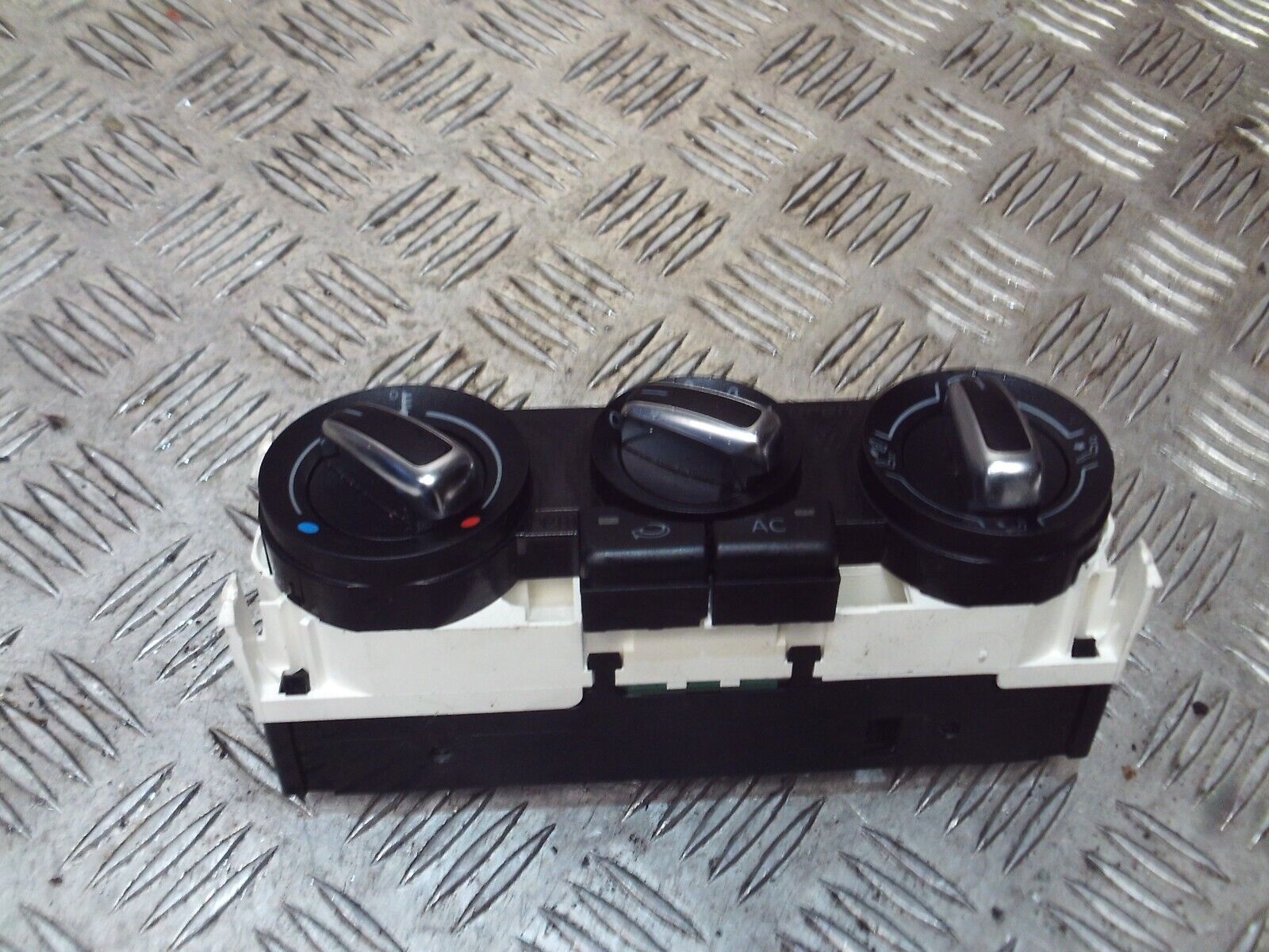 2014 GENUINE VW POLO 6R AC HEATER CLIMATE CONTROL SWITCH PANEL 6R0820045N