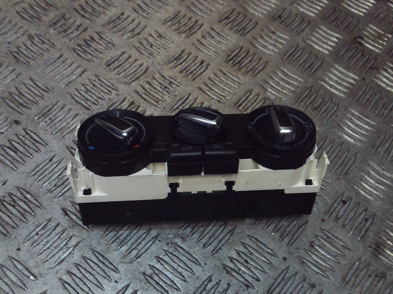 2014 GENUINE VW POLO 6R AC HEATER CLIMATE CONTROL SWITCH PANEL 6R0820045N - Image 2