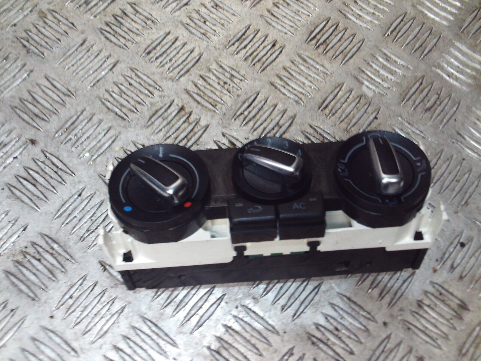 2014 GENUINE VW POLO 6R AC HEATER CLIMATE CONTROL SWITCH PANEL 6R0820045N - Image 3