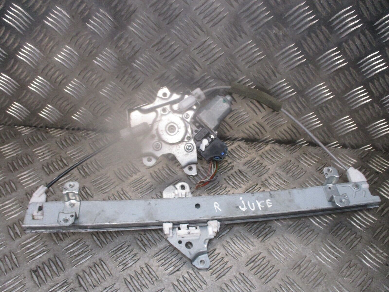 2015 GENUINE NISSAN JUKE FRONT RIGHT DRIVER SIDE DOOR WINDOW REGULATOR