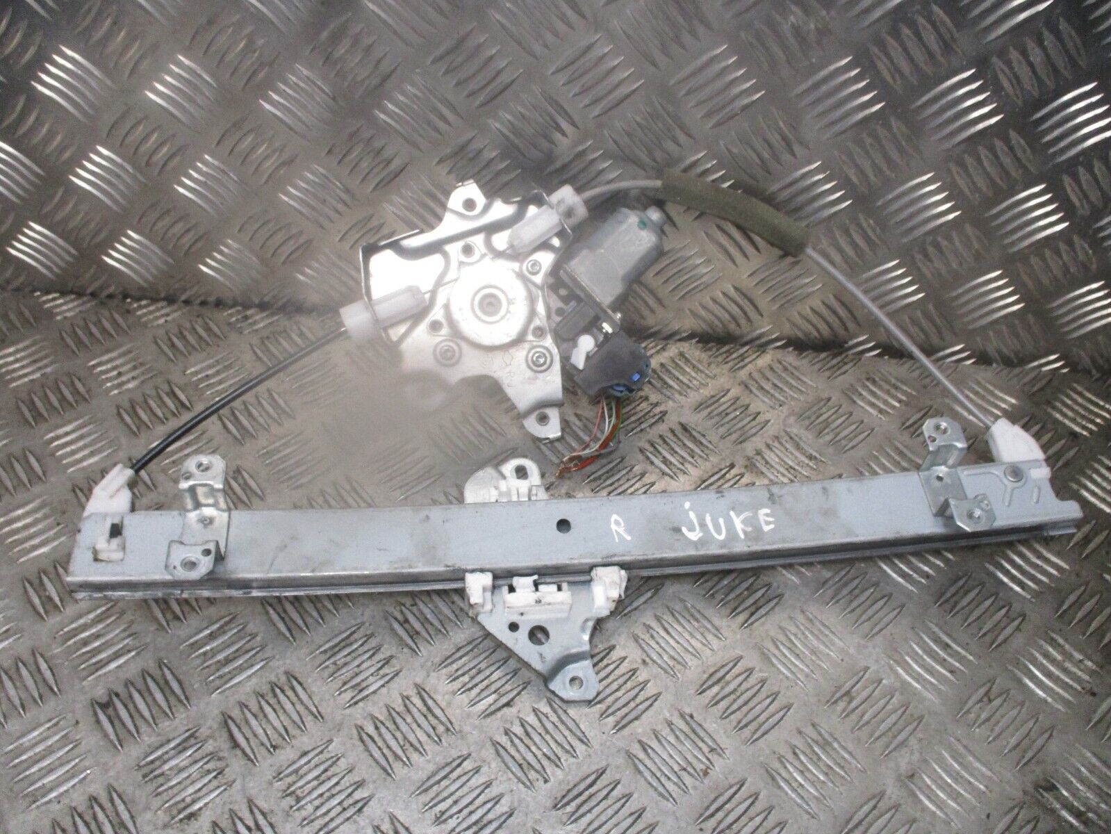 2015 GENUINE NISSAN JUKE FRONT RIGHT DRIVER SIDE DOOR WINDOW REGULATOR - Image 2