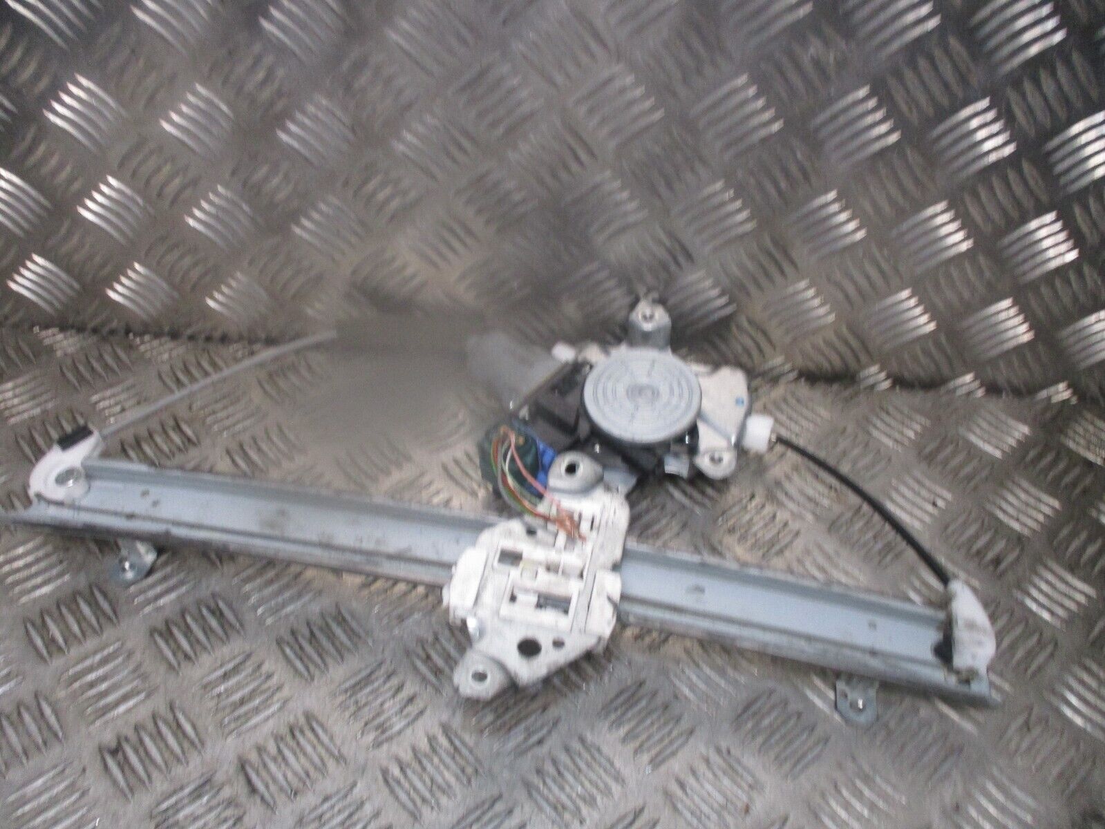 2015 GENUINE NISSAN JUKE FRONT RIGHT DRIVER SIDE DOOR WINDOW REGULATOR - Image 3