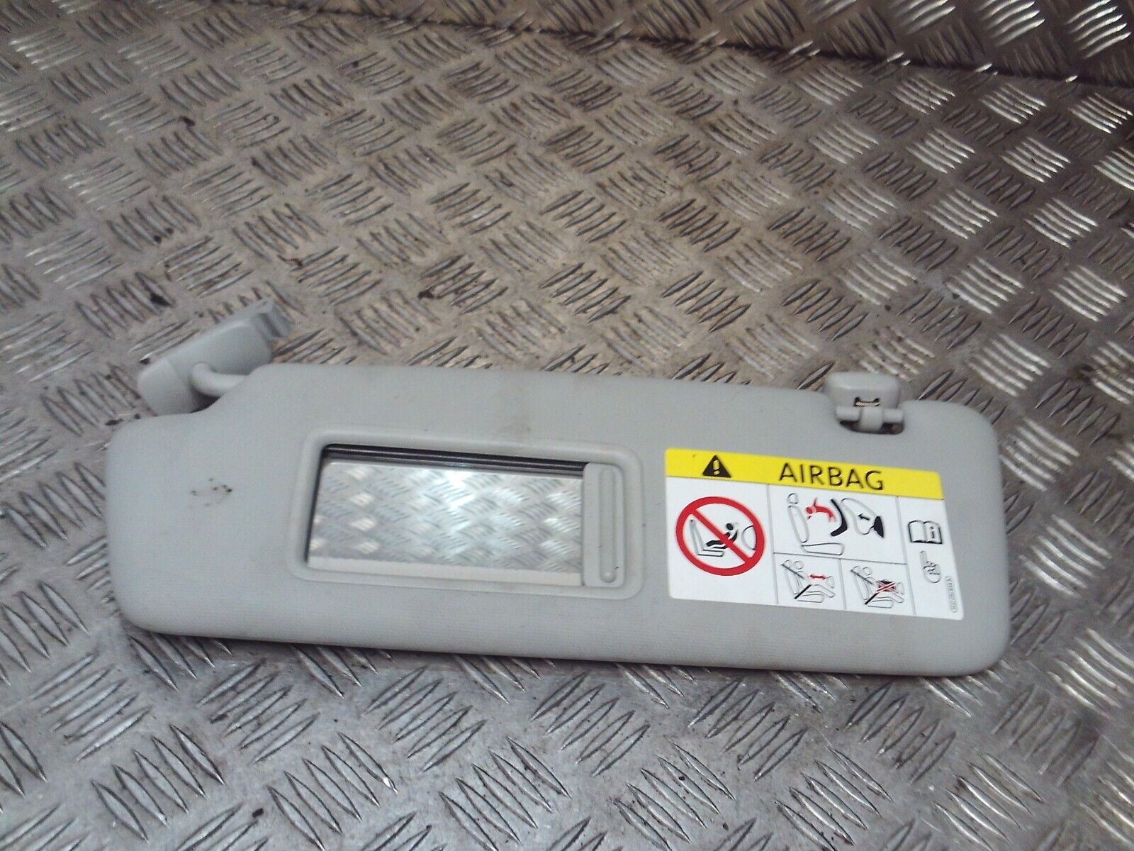 2015 GENUINE AUDI A3 8V FRONT LEFT PASSENGER SIDE SUNVISOR 8V2857551E