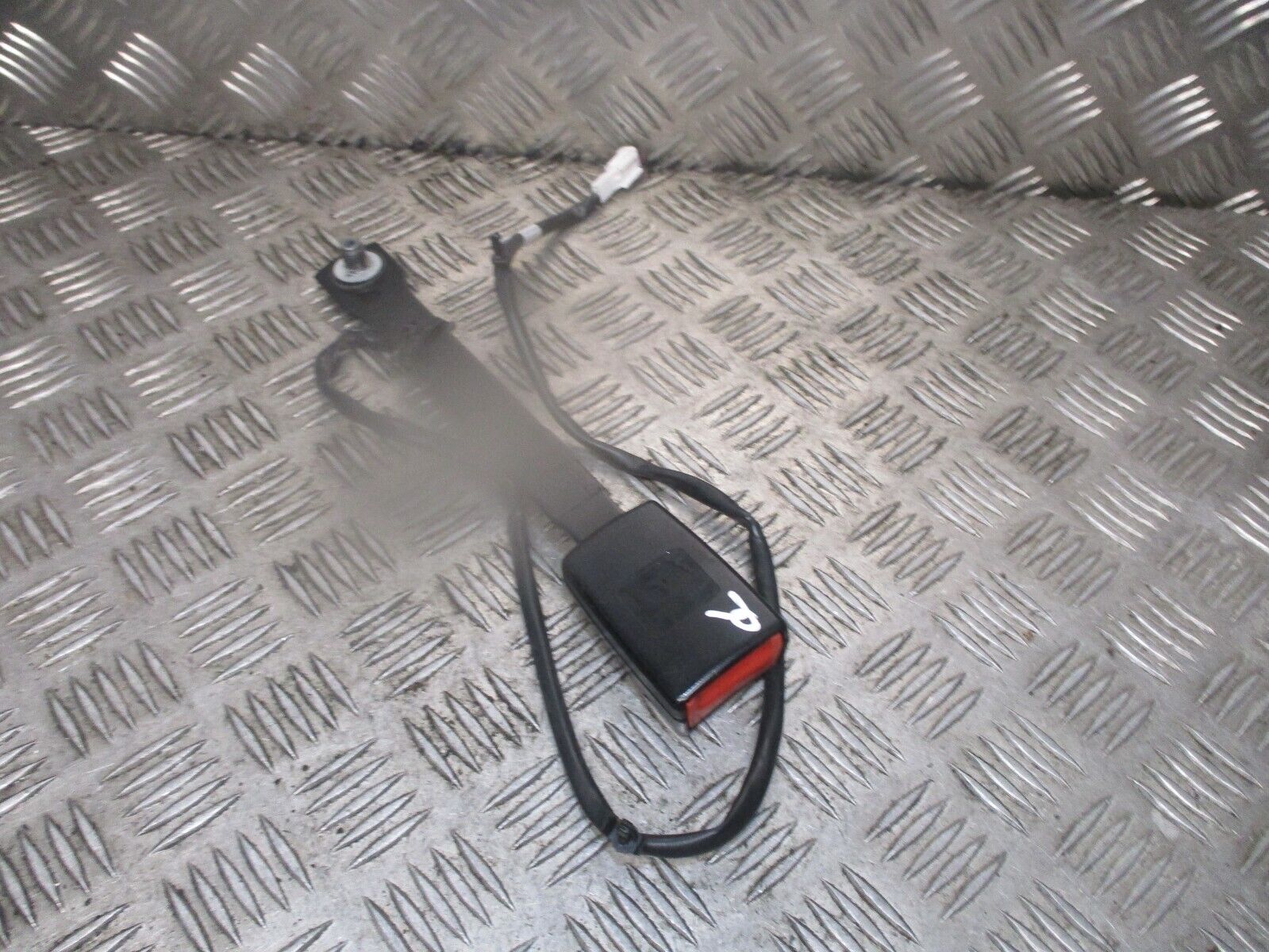 2015 GENUINE NISSAN JUKE RONT RIGHT DRIVER SIDE SEAT BELT BUCKLE STALK 86843BV80