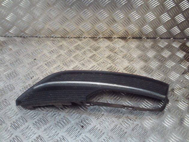 2015 GENUINE AUDI A3 8V FRONT RIGHT DRIVER SIDE LOWER FOG LIGHT GRILL 8V3807682A - Image 2