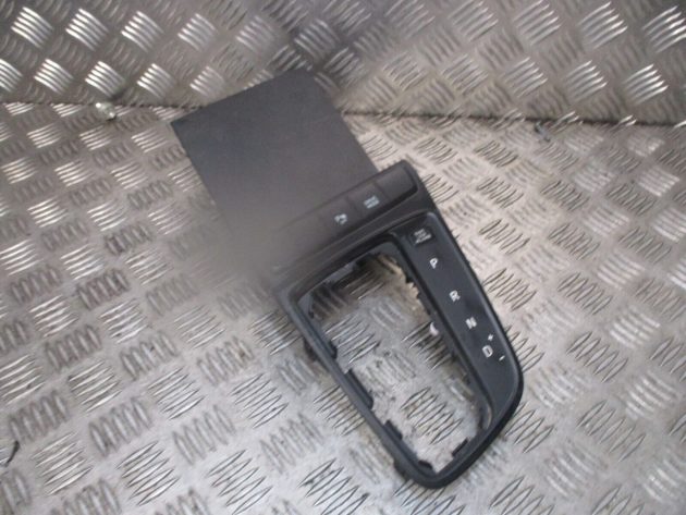 2022 GENUINE HYUNDAI I20 GEAR SELECTOR SURROUND TRIM & SWITCH - Image 2