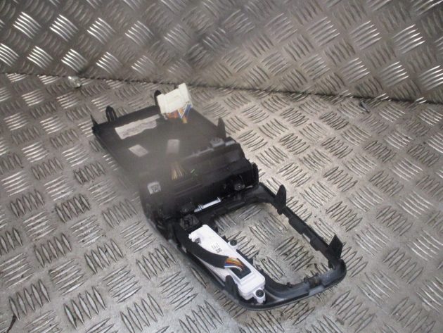 2022 GENUINE HYUNDAI I20 GEAR SELECTOR SURROUND TRIM & SWITCH - Image 3