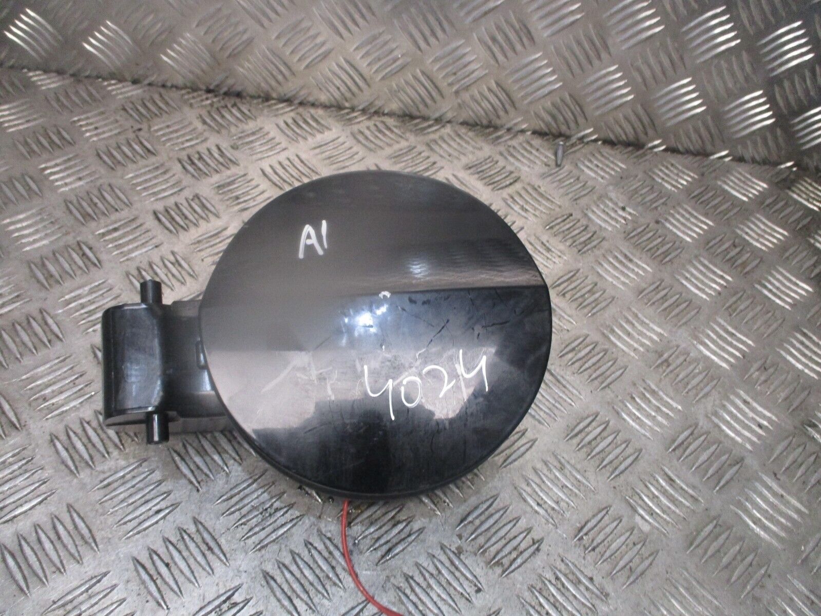 2015 GENUINE AUDI A1 8X REAR FUEL FILLER FLAP CAP COVER 8X0809906D - Image 2