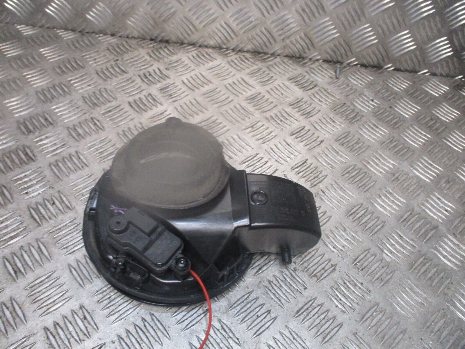 2015 GENUINE AUDI A1 8X REAR FUEL FILLER FLAP CAP COVER 8X0809906D - Image 3