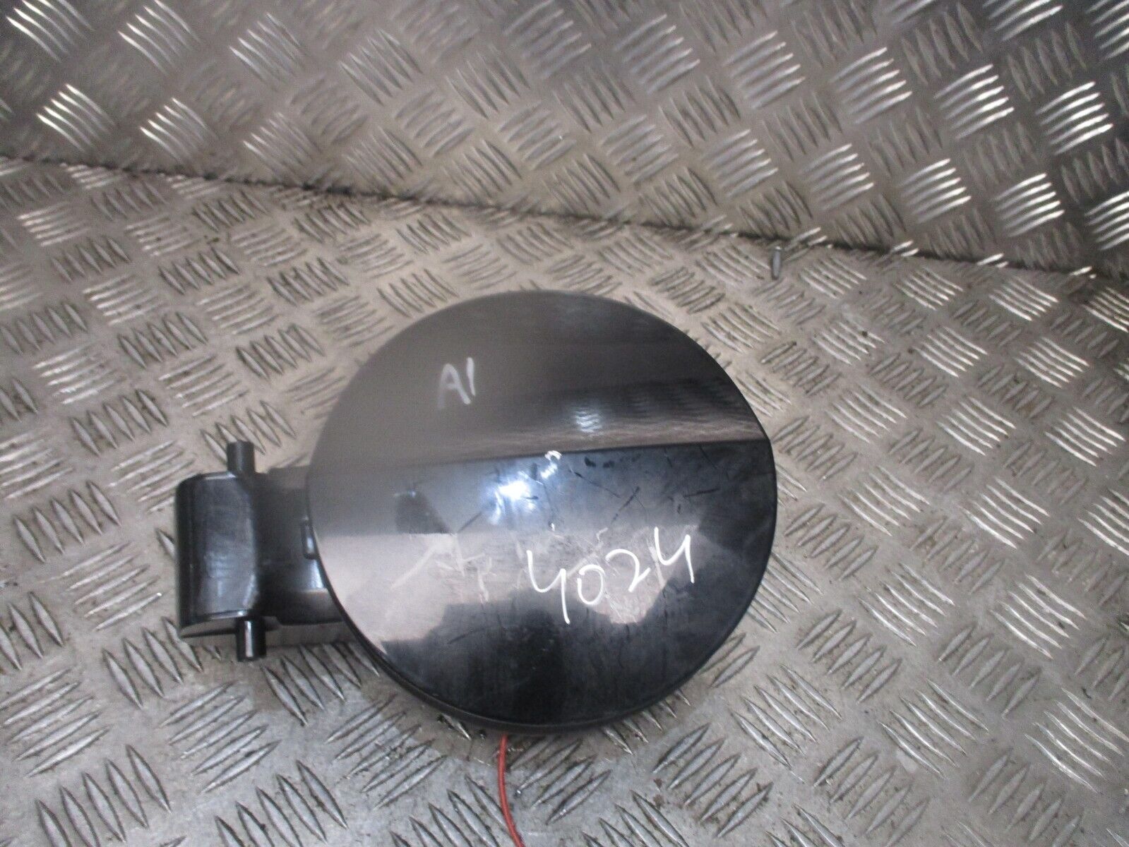 2015 GENUINE AUDI A1 8X REAR FUEL FILLER FLAP CAP COVER 8X0809906D