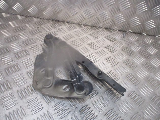 2015 GENUINE AUDI A1 8X FRONT RIGHT DRIVER SIDE BONNET HINGE 8X0823302A - Image 3