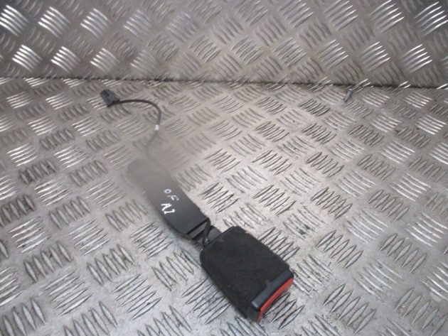 2015 GENUINE AUDI A1 FRONT RIGHT DRIVER SIDE SEAT BELT BUCKLE STALK 8X0857756B - Image 2