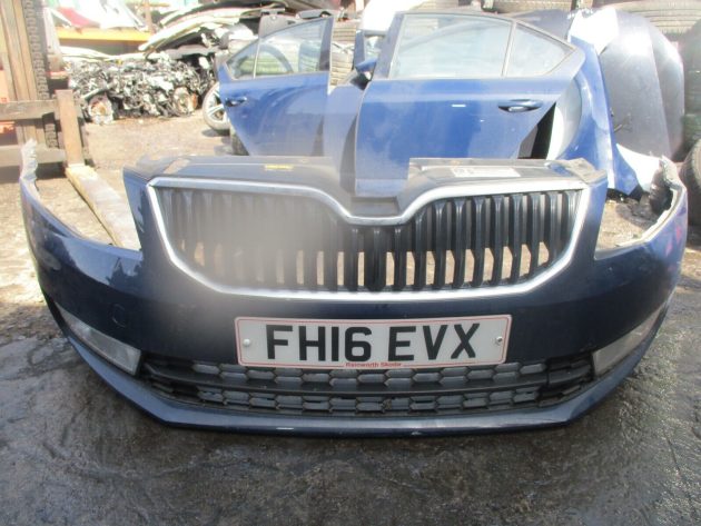 2016 GENUINE SKODA OCTAVIA FRONT COMPLETE BUMPER - Image 2