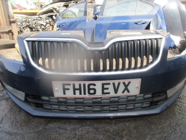 2016 GENUINE SKODA OCTAVIA FRONT COMPLETE BUMPER - Image 5