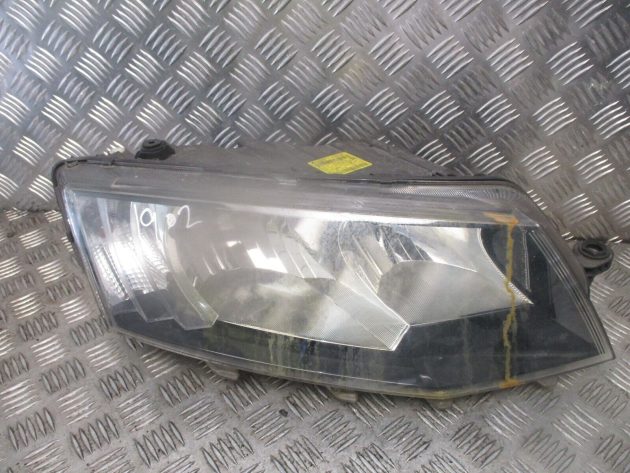 2016 GENUINE SKODA OCTAVIA FRONT RIGHT DRIVER SIDE HEADLIGHT LAMP 5E2941016 - Image 2