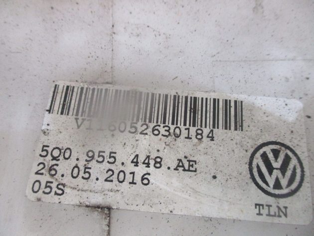 2016 GENUINE SKODA OCTAVIA FRONT WINDSCREEN WASHER BOTTLE 5Q0955448AE - Image 4