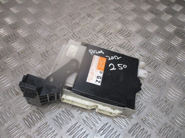2012 GENUINE TOYOTA PRIUS BCM BODY CONTROL MODULE FUSE BOX 89221-47500
