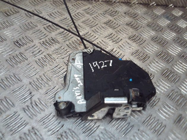 2009 GENUINE TOYOTA AURIS FRONT RIGHT DRIVER SIDE DOOR LOCK MECHANISM