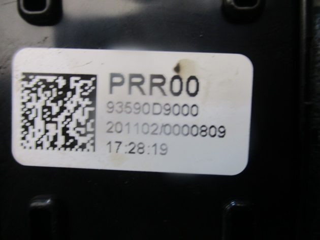 2021 GENUINE KIA SPORTAGE REAR RIGHT DRIVER SIDE WINDOW SWITCH 93590D9000 - Image 2