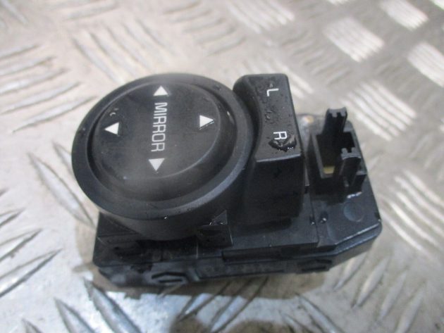 2019 GENUINE KIA PICANTO WING MIRROR ADJUSTER SWITCH 299181678