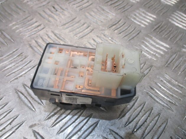 2019 GENUINE KIA PICANTO WING MIRROR ADJUSTER SWITCH 299181678 - Image 2