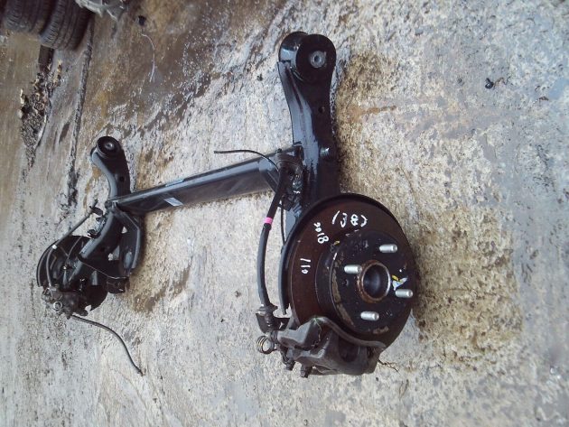 2018 GENUINE HYUNDAI I10 1.0 PETROL REAR AXLE COMPLETE - Image 4