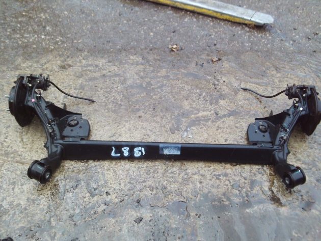 2018 GENUINE HYUNDAI I10 1.0 PETROL REAR AXLE COMPLETE - Image 5