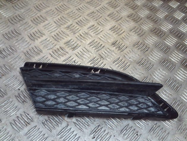 2010 GENUINE BMW 3 SERIES FRONT RIGHT DRIVER SIDE BUMPER GRILL 7138418