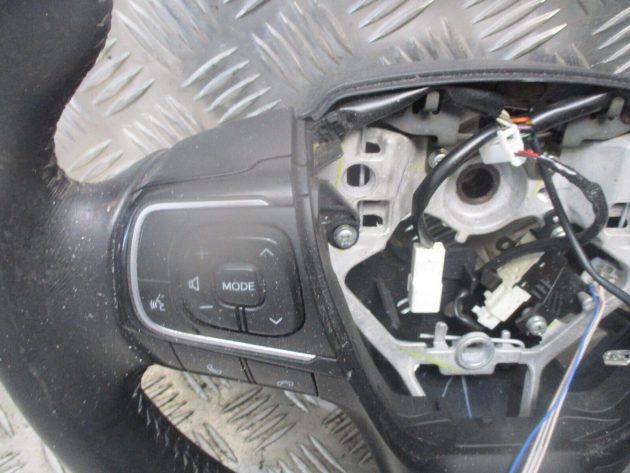 2015 GENUINE TOYOTA AVENSIS FRONT MULTIFUNCTION STEERING WHEEL 4510005A00 - Image 4