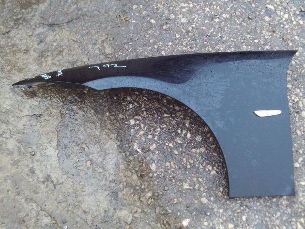 2010 GENUNE BMW 3 SERIES SALOON FRONT LEFT PASSENGER SIDE WING FENDER - Image 2