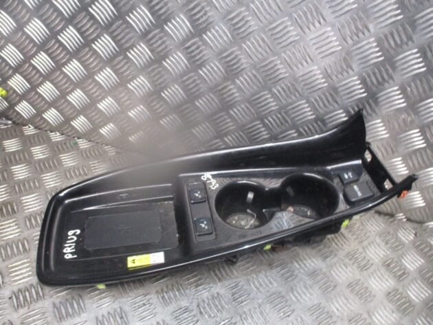 2019 TOYOTA PRIUS REAR CENTRE CONSOLE CUP HOLDER & PHONE CHARGER 861C047030 OEM