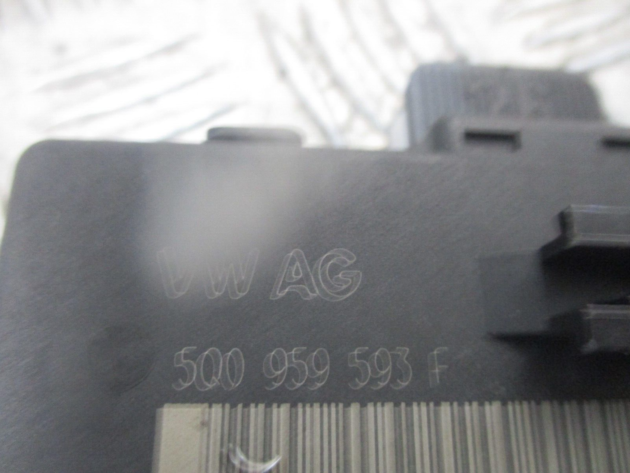 2019 GENUINE AUDI A3 8V FRONT RIGHT DRIVER SIDE DOOR CONTROL MODULE 5Q0959593F - Image 2