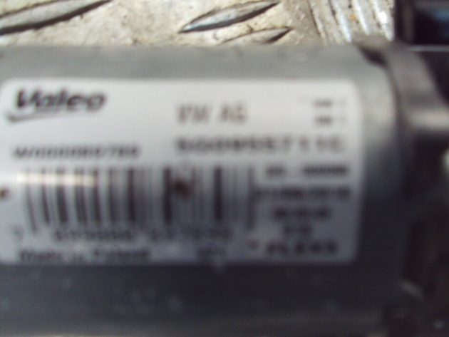 2018 GENUINE VW TOURAN REAR WINDSCREEN WIPER MOTOR 5G0955711C - Image 2