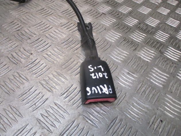 2012 TOYOTA PRIUS INTERIOR FRONT LEFT PASSENGER SIDE SEAT BELT BUCKLE STALK OEM - Image 2