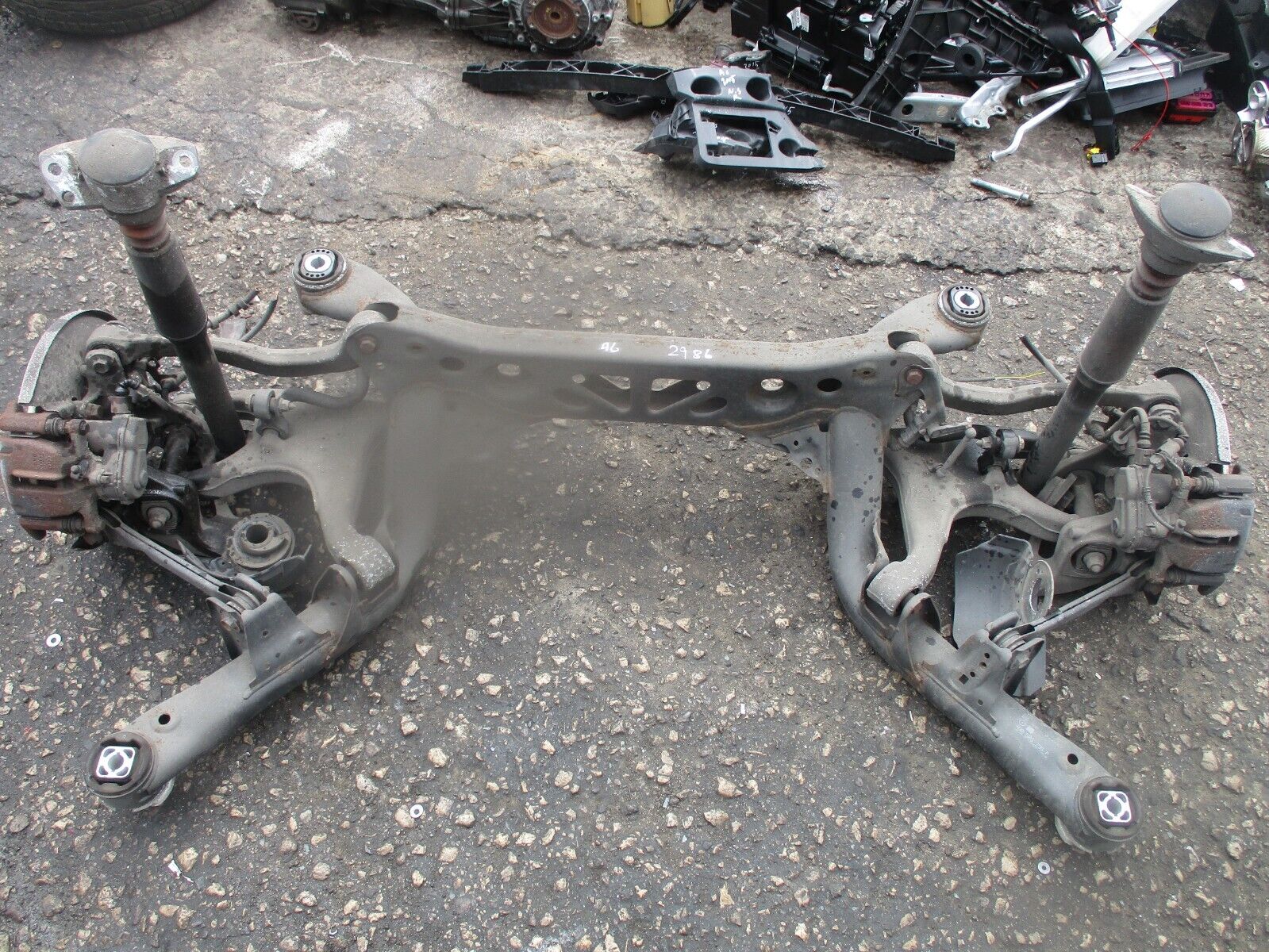2015 GENUINE AUDI A6 SLINE SALOON REAR COMPLETE AXLE - Image 2
