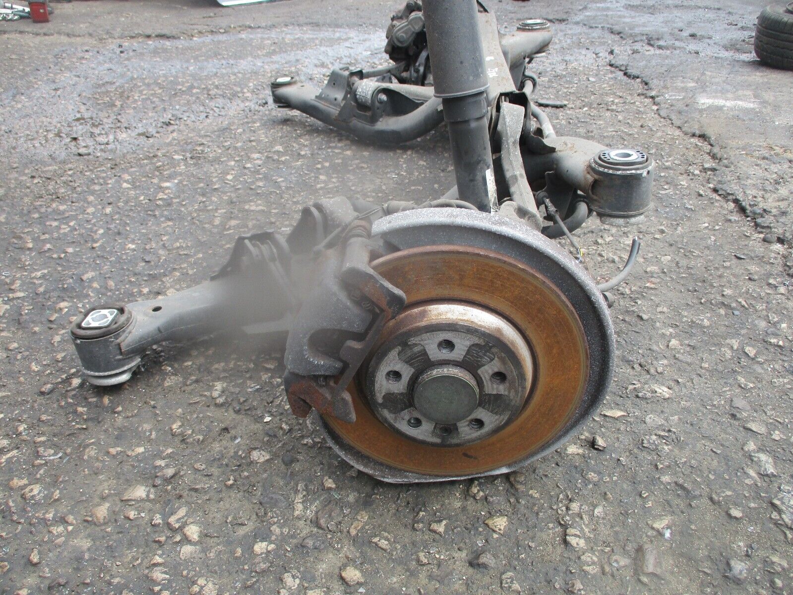 2015 GENUINE AUDI A6 SLINE SALOON REAR COMPLETE AXLE - Image 5